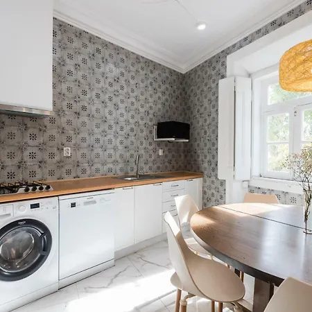 Alfama Tale - 4br Spacy Duplex Riverview By Luehldy