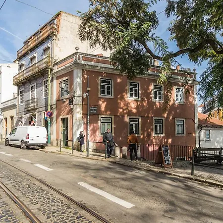 Alfama Tale - 4br Spacy Duplex Riverview By Luehldy