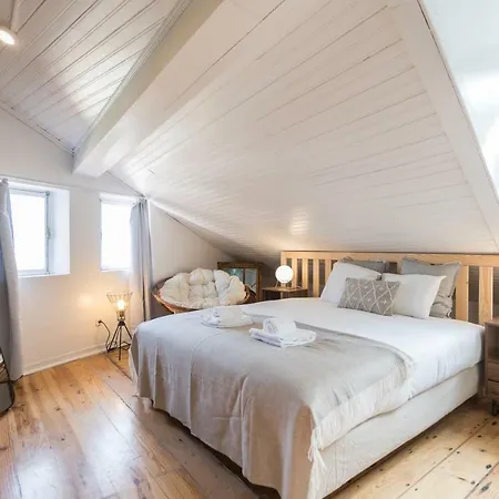 Alfama Tale Four-bedroom W/ River View - By Lu Holidays Apartman *